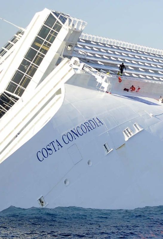 imagen increible del Costa Concordia barco naufragio