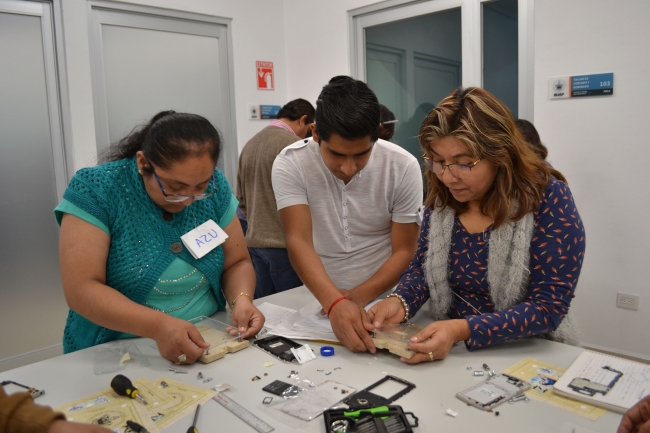 Estudiantes y académico de la BUAP idearon un microscopio