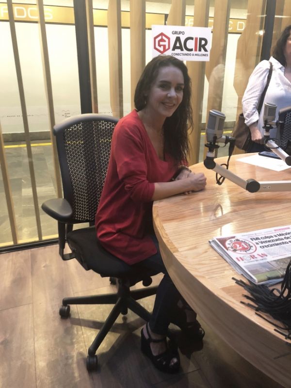 Sofía Sánchez Navarro transmite desde el Museo de la Radio