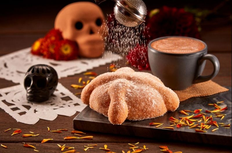 La División de Cafeterías de CMR Del Bosque Restaurante, Matil’d Bistró y Nube 7, presenta durante el mes de octubre y hasta el 10 de noviembre su tradicional Pan de Muerto.