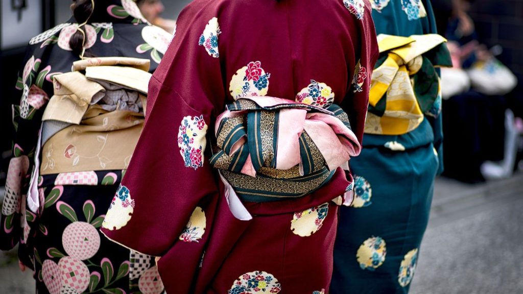 Así fue como el kimono se convirtió en un sinónimo de opresión en Asia