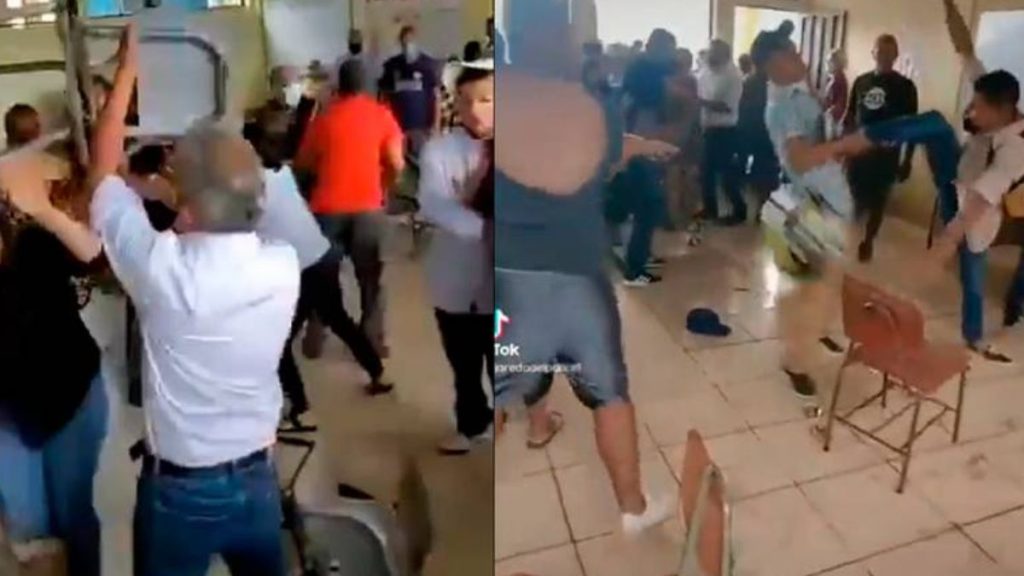 ¡Dale con la silla! Termina reunión de padres en pelea campal