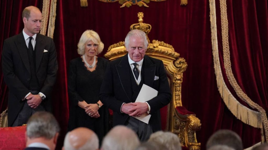 Asciende Carlos III al trono de Reino Unido