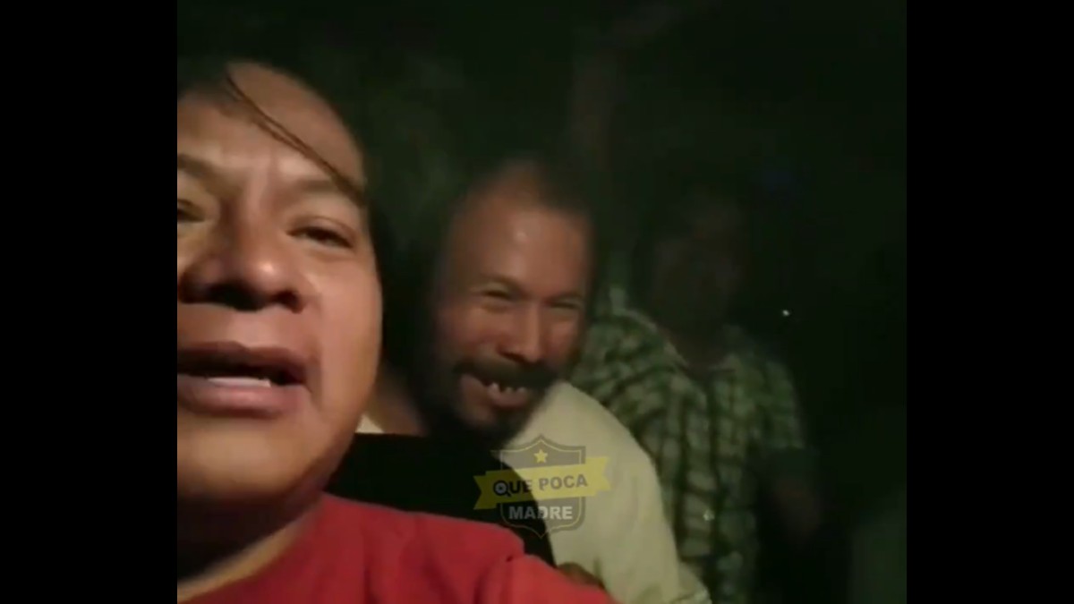 Amigos borrachos sustraen patrulla para tomar dentro y grabarse (Video)
