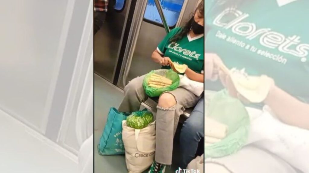 Señora prepara unos taquitos en vagón del Metro