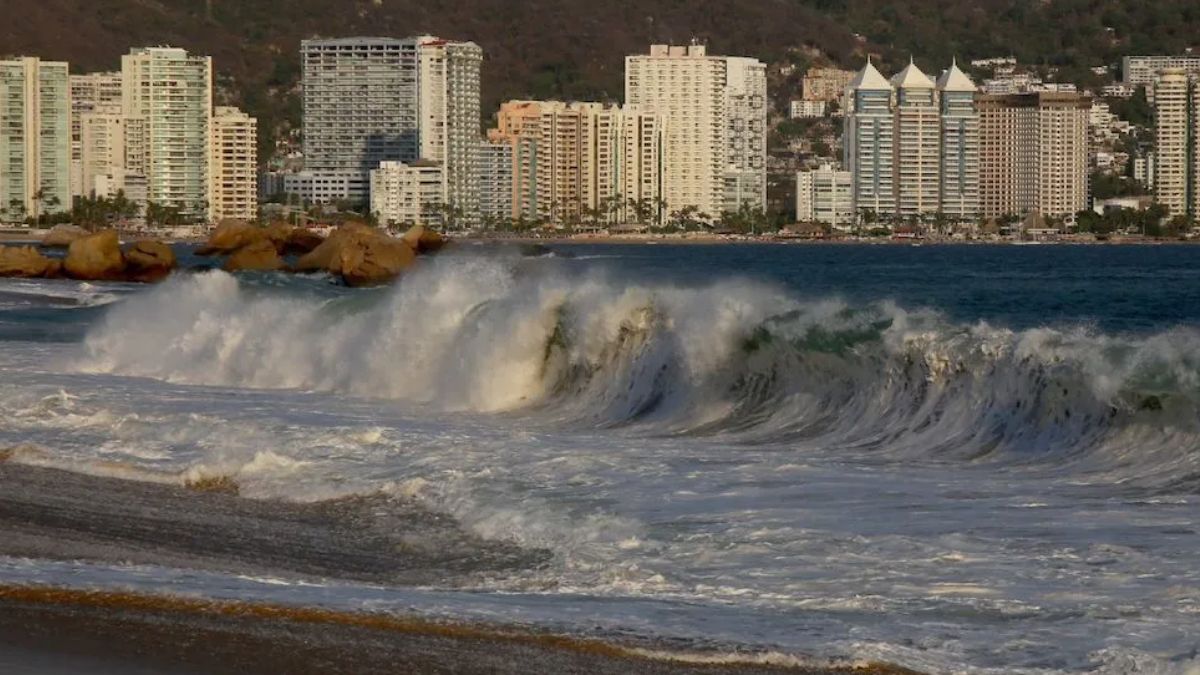 Reportan tsunami en Manzanillo tras sismo de 7.7