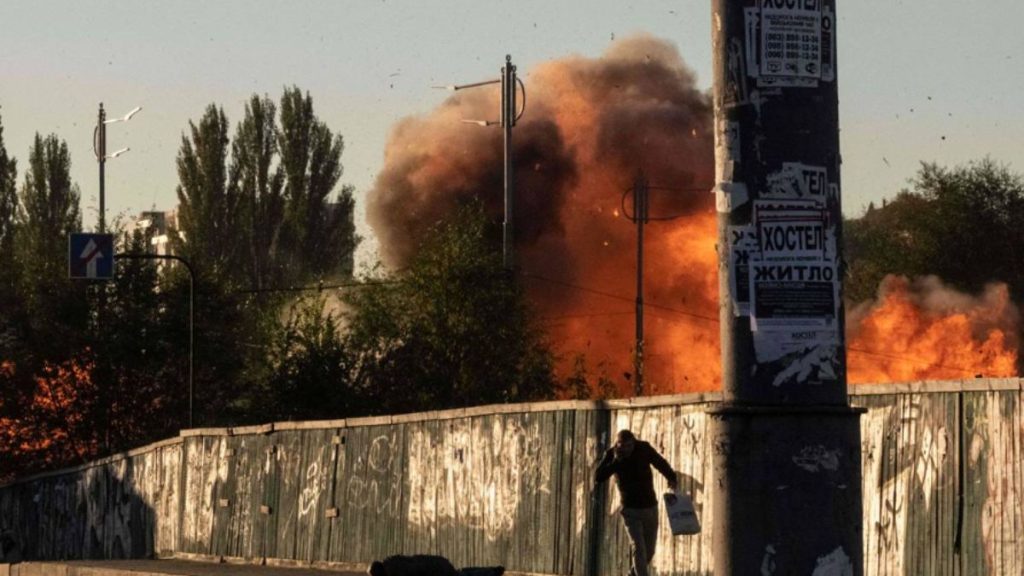 Ataca a Kiev oleada de 'drones kamikaze'; resultan tres muertos