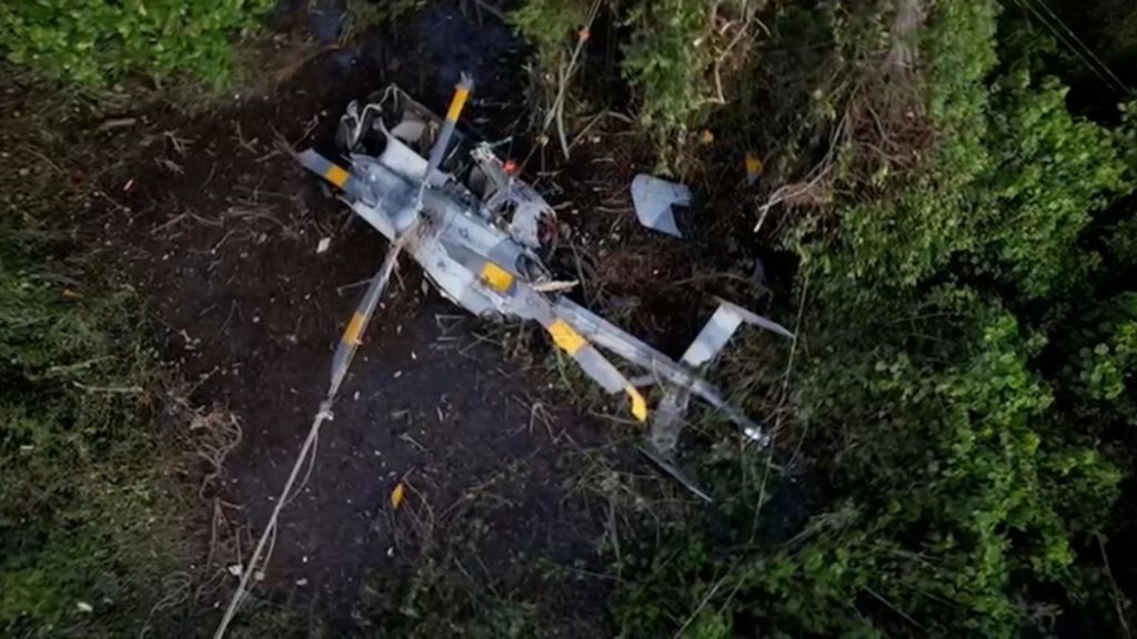 Fallecen 3 personas tras desplome de helicoptero de la Marina en Tabasco