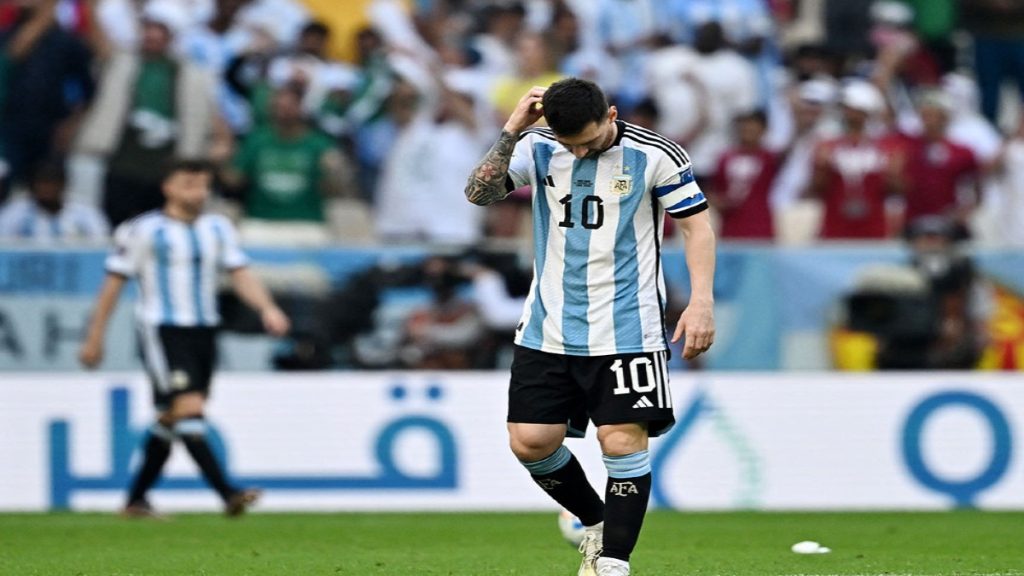 Argentina cayó en su debut 2-1 ante una sorpresiva Arabia Saudita, en lo que es hasta el momento la mayor sorpresa de Qatar 2022.