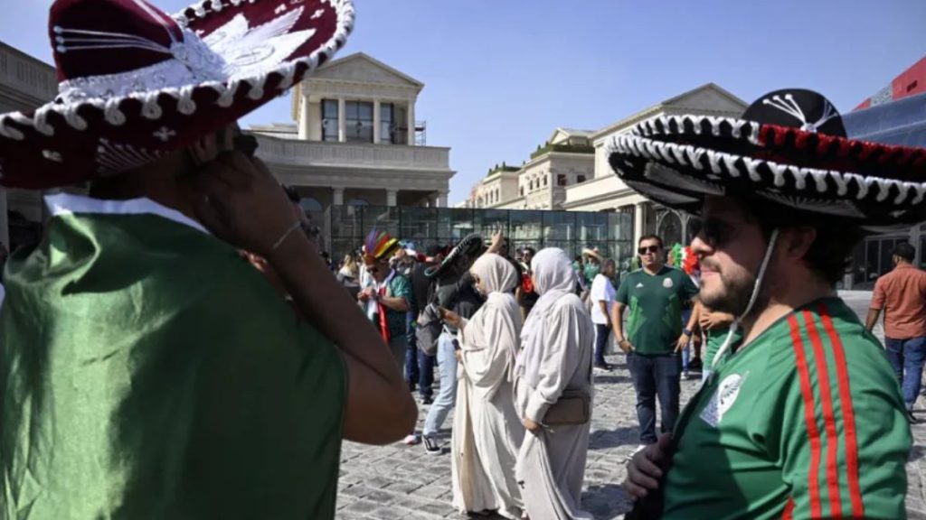 Mexicanos hacen de las suyas con policía de Qatar