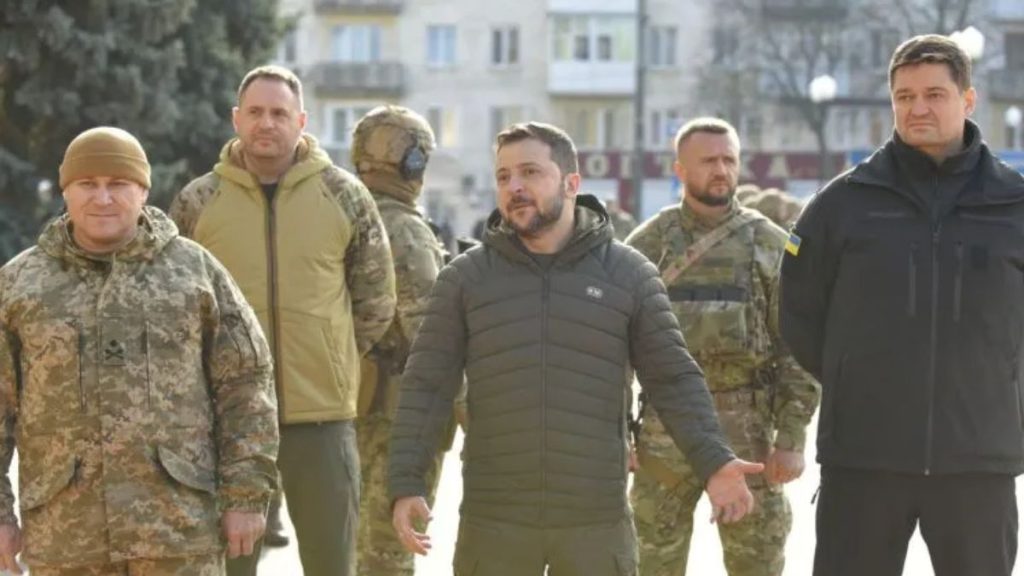 Tras retiro de tropas rusas, Zelenski asegura que Ucrania está lista "para la paz"