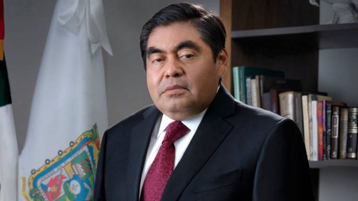 Te contamos quién asumirá gubernatura de Puebla tras fallecimiento de Barbosa