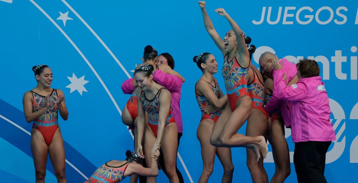 CONADE revela apoyos otorgados al equipo de natación artística; niega adeudo de becas