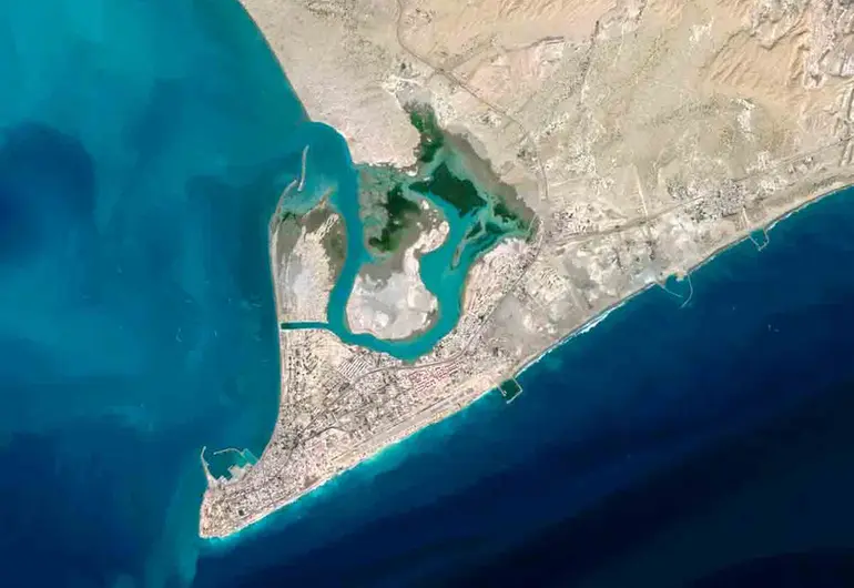 Irán amenaza con cerrar el Estrecho de Ormuz y sacude el mercado mundial del petróleo 1 solo opiniones.com image 9