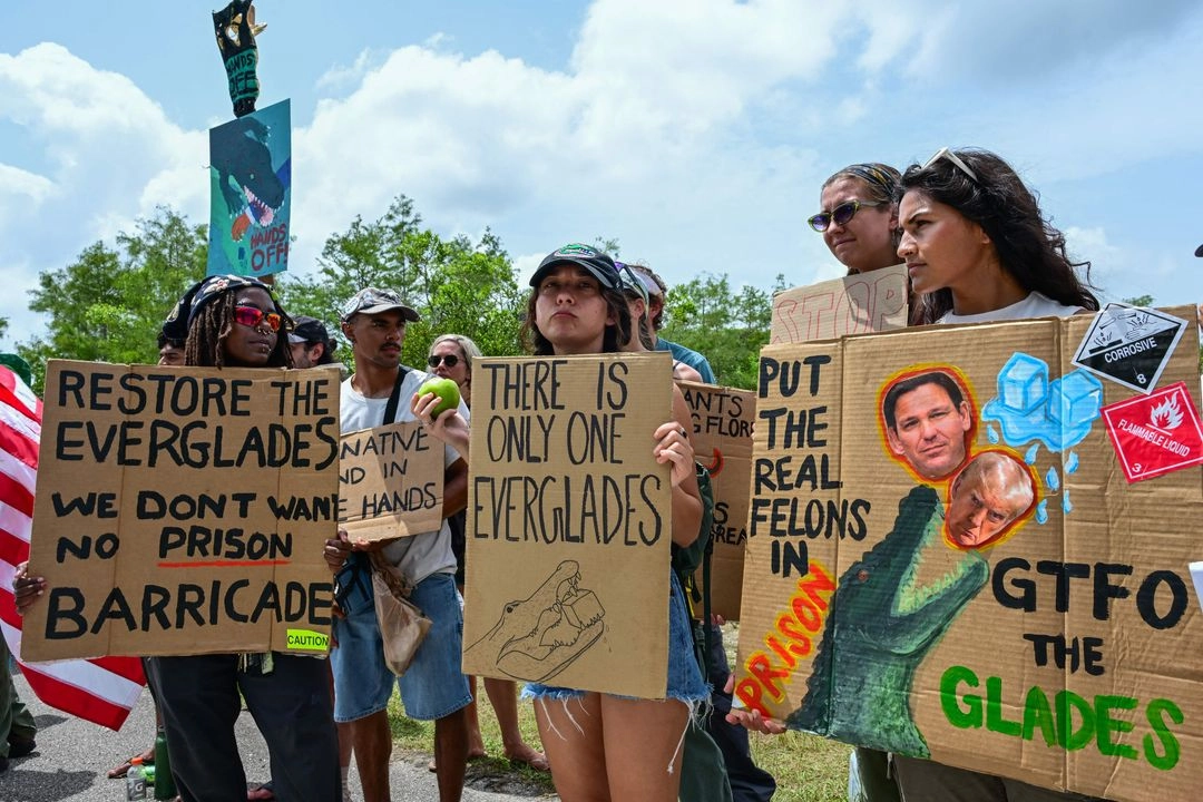 Abre hoy Trump en Florida cárcel para migrantes 1 solo opiniones.com image
