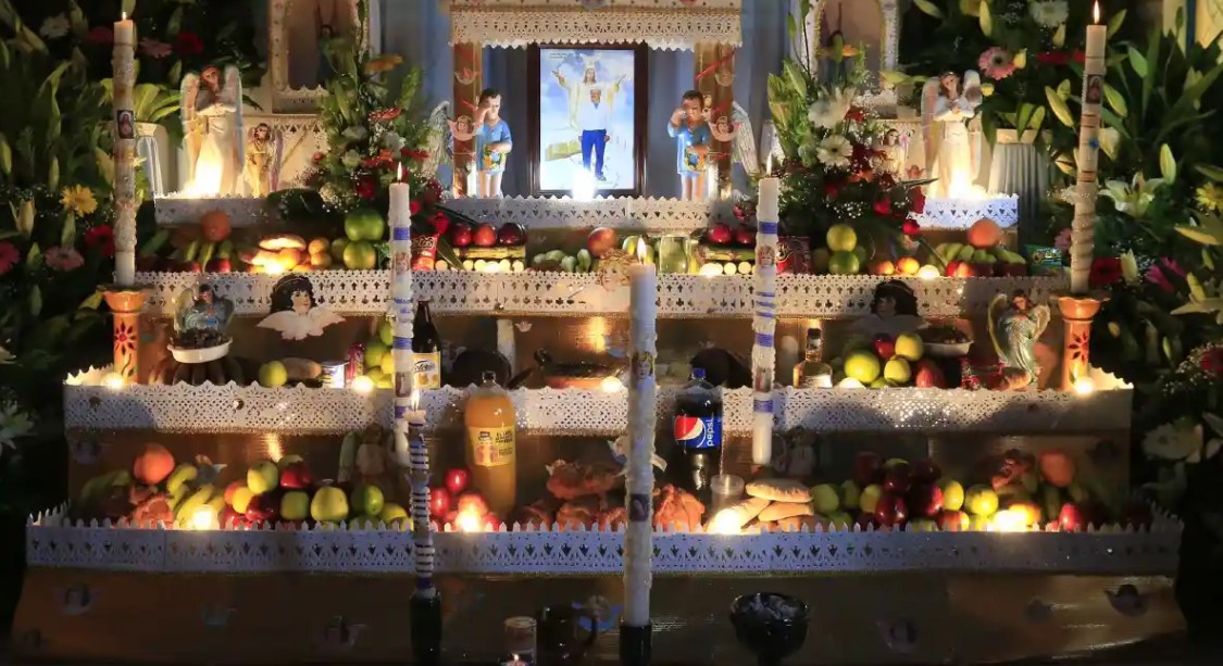 Altar de muertos: los elementos imprescindibles y su poderoso significado 1 Altar de muertos