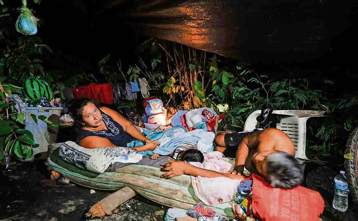 'Lo único que salvamos fue un colchón' familias de Álamo duermen a la orilla de la carretera en espera de ayuda 3 solo opiniones.com image 11