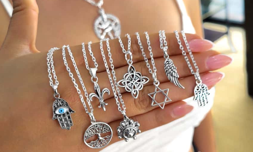 Protección contra maldiciones: 7 Rituales Poderosos para Recibir el 2026 2 Protección contra maldiciones