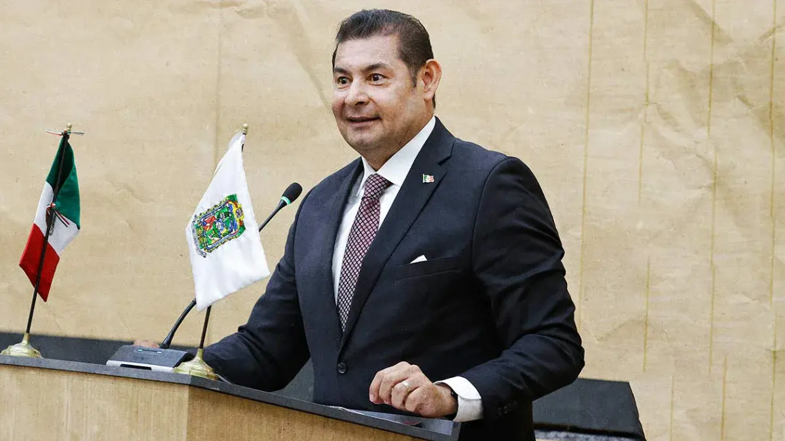 Alejandro Armenta: 5 asombrosas claves del nuevo tren ligero en Puebla 1 Alejandro Armenta